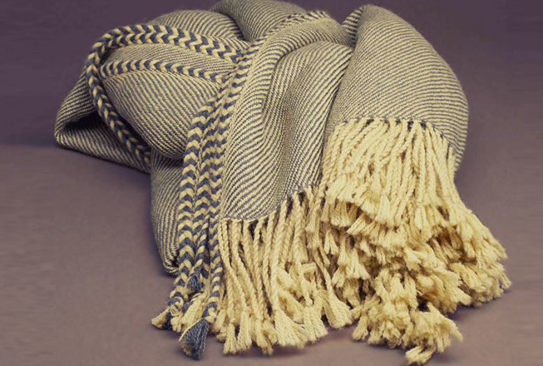 Baby alpaca blanket, handloomed technique, natural fibres | Human Heritage
