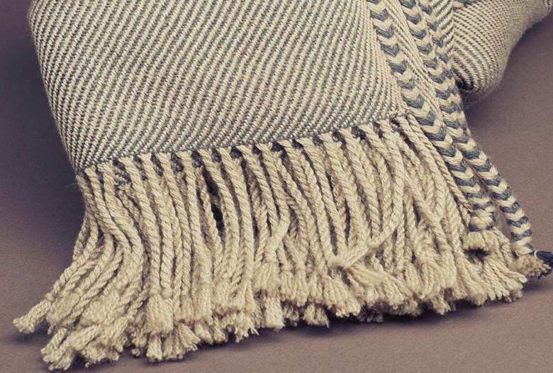 Baby alpaca blanket, handloomed technique, natural fibres | Human Heritage