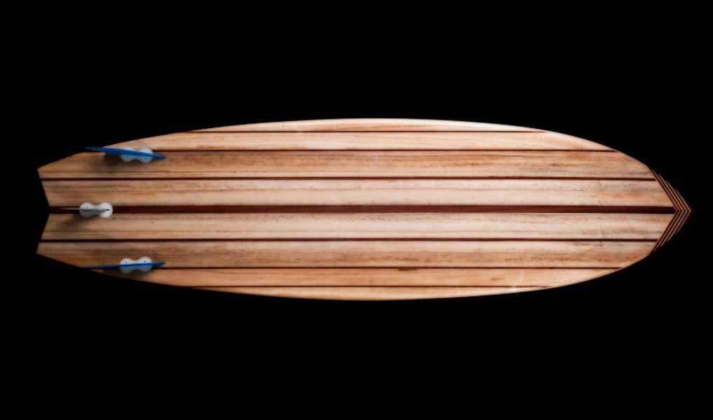 Planche de surf de luxe fait main sur-mesure en bois creux | Human Heritage