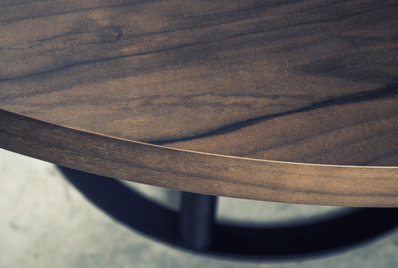 Table in European walnut, lacquered and black patinated metal | Human Heritage